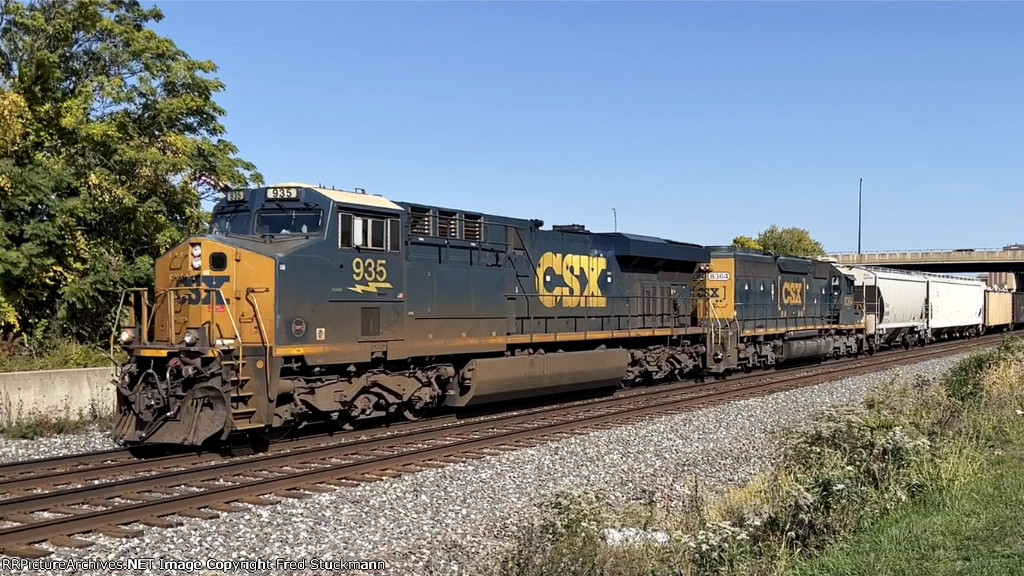 CSX 935 leads L331.